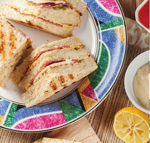 Roti Isi Daging Asap