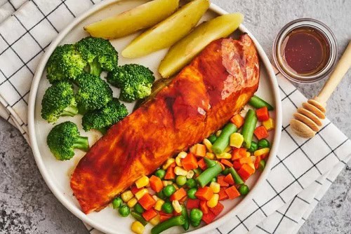 Salmon Panggang Salad Sayur